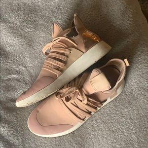 Steve Madden lifestyle shoes